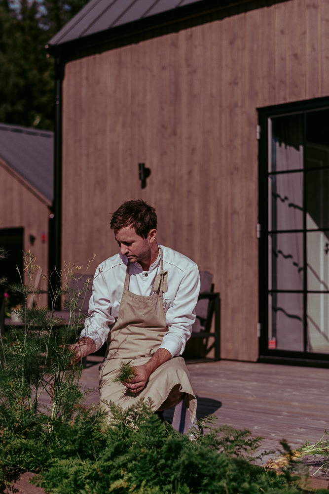 Morgan Giraud i trädgården